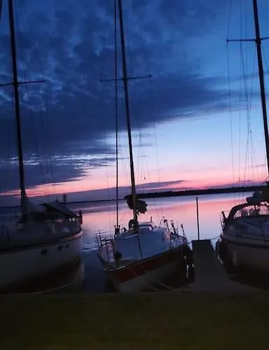 Ferienhaus“ Blaues Wunder“ Am Wasser Mit Grill * Nowe Warpno